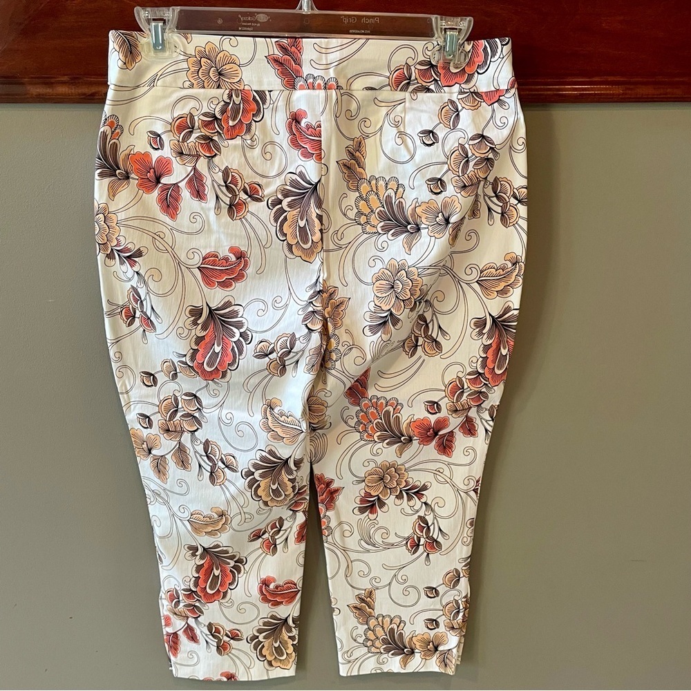Chico's Floral Petite Ankle Pants - Cream, Orange, Red

[90] - Picture 5 of 11